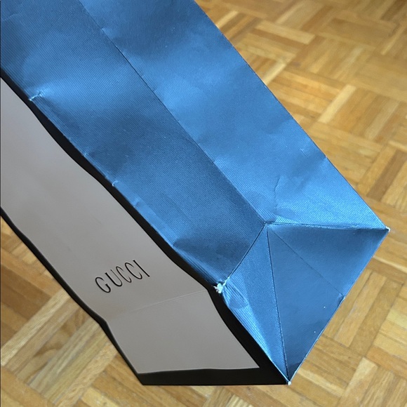 Gucci Monochrome Shopping Bag - Picture 4 of 11